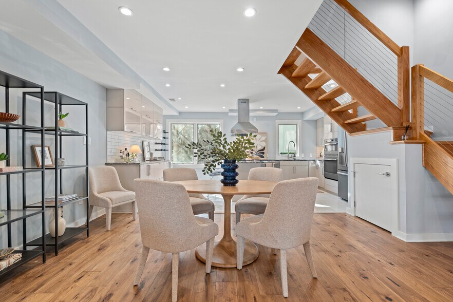Building Photo - 869 Corinthian Ave