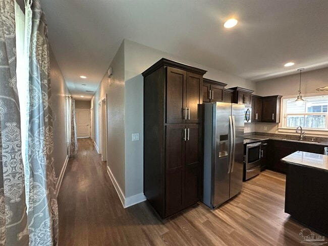 Building Photo - 923 E Belmont St