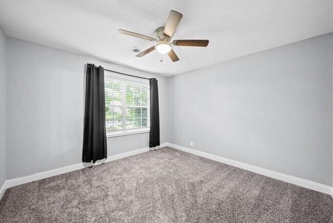 Building Photo - 771 Banister Dr
