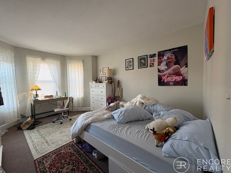 Building Photo - 822 Beacon St