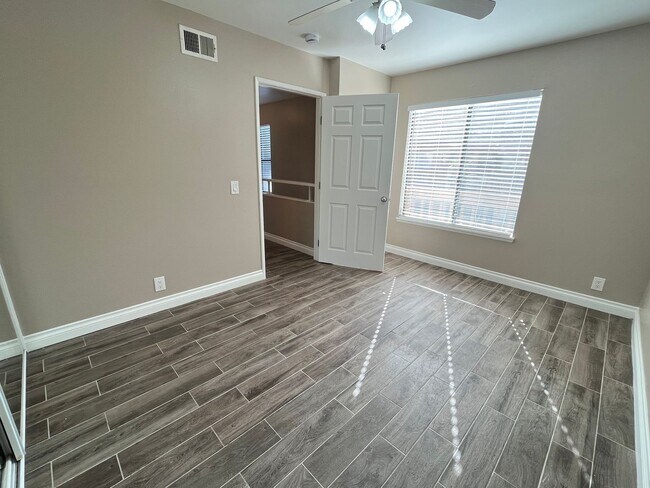 Building Photo - 2 bedroom, 1.5 bath townhouse in the heart of Irvine!