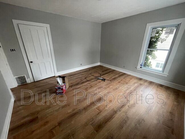 Building Photo - 5 Sheridan St