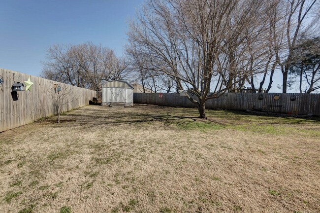 Building Photo - 100 Holly Ridge Rd