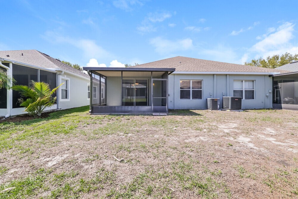 Building Photo - 6816 Surrey Oak Dr