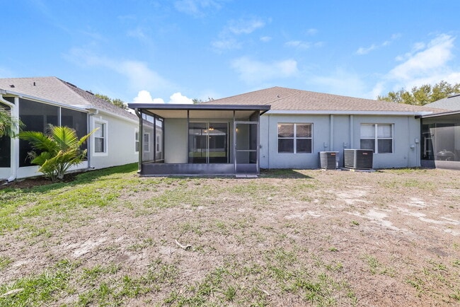 Building Photo - 6816 Surrey Oak Dr