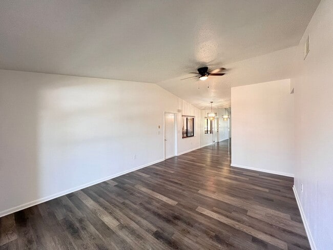 Building Photo - Great Apartment for rent!