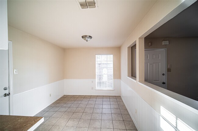 Building Photo - 1327 Diplomat Way