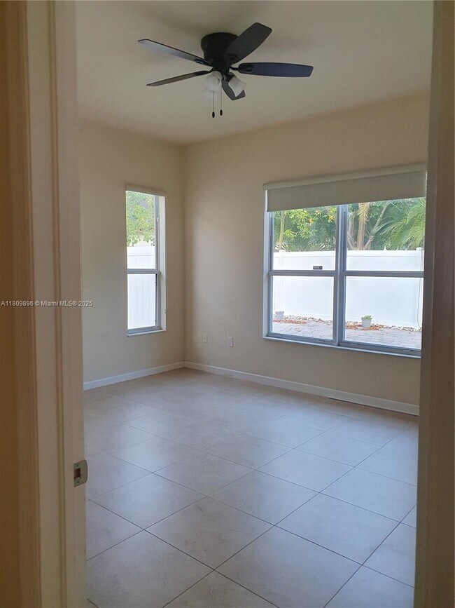 Building Photo - 9171 SW 169th Pl