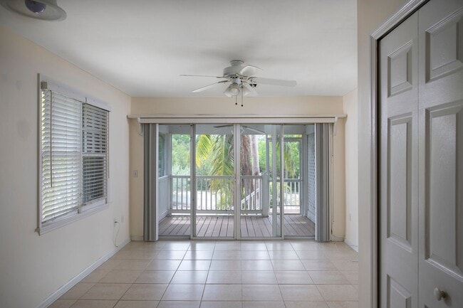 Building Photo - 2 Bedroom 1 Bathroom Golf Club Townhouse 1 year rental