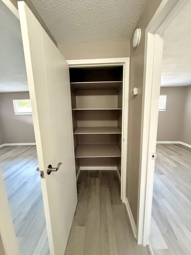 Building Photo - Move-In Ready 2BR with Stunning Granite + Fenced Backyard