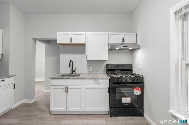 Building Photo - 20 Waverly St