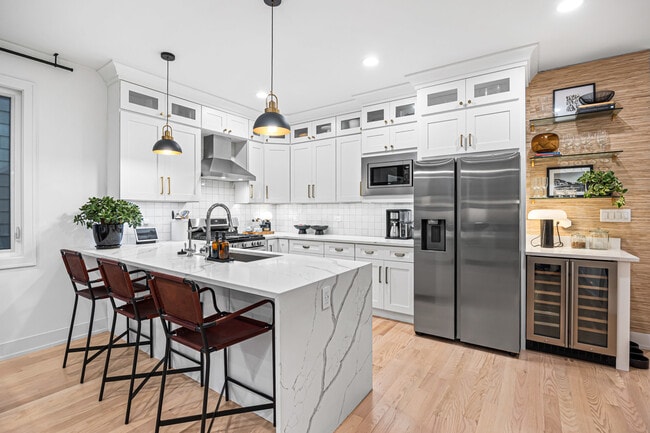 Building Photo - 1738 W 17th St