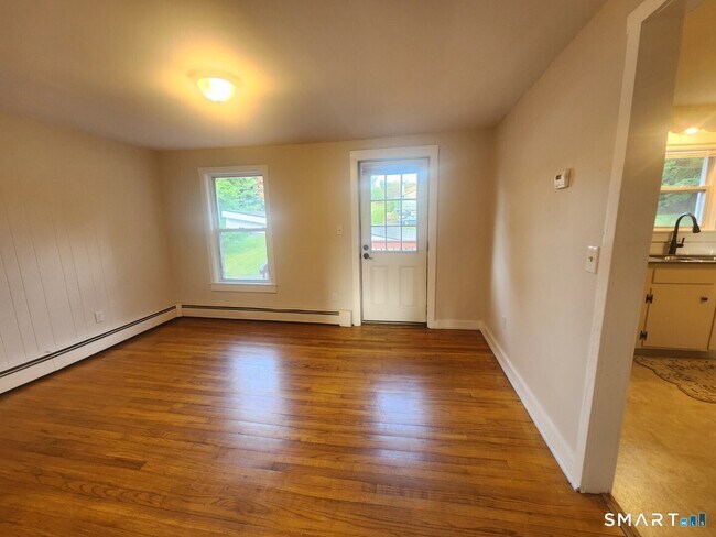 Building Photo - 283 Somers Rd