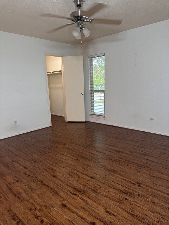 Building Photo - 1413 Bonanza Rd