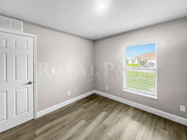 Building Photo - 4BR/2BA Home with High Ceilings, Garage & Large Kitchen Island
