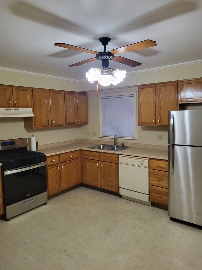 Building Photo - 517 Lakewood Blvd