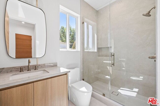 Building Photo - 16851 Encino Hills Dr