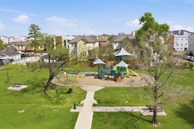 Building Photo - 2214 Radcliffe St