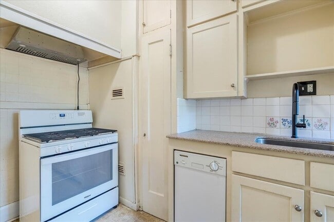 Building Photo - 1103 W 22nd St