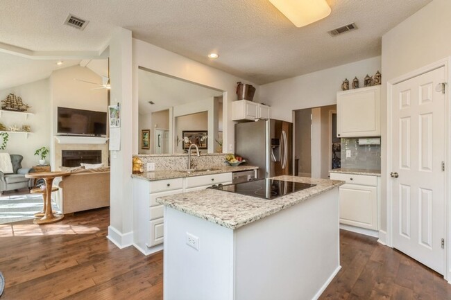 Building Photo - Spacious 3BR home with gorgeous finishes!!...