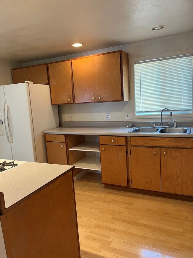 Building Photo - 2 Bedroom 1 bath in Suburbs