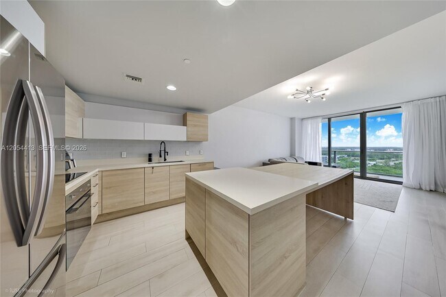 Building Photo - 16385 Biscayne Blvd