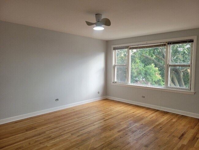 Building Photo - 2636 W Berwyn Ave