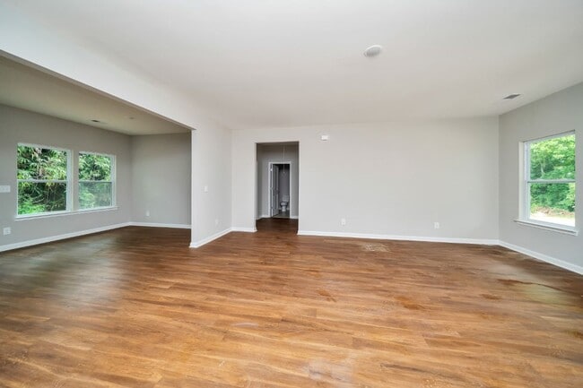 Building Photo - So Much Space in Hueytown – Beautifully Renovated & Move-In Ready!