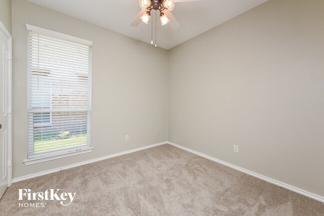 Building Photo - 10649 Fossil Hill Dr