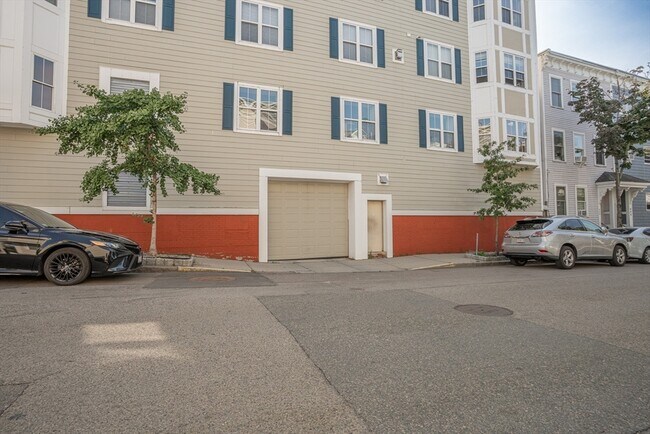 Building Photo - 352 W 3rd St