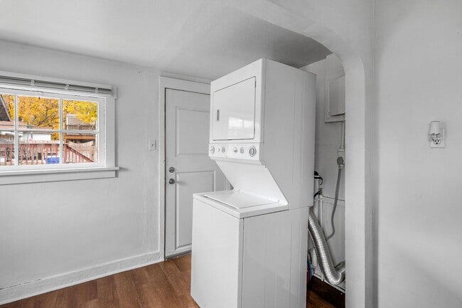 Building Photo - Charming Garland Area Home!