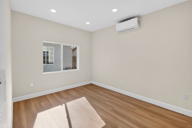 Building Photo - 8090 Flanders Dr