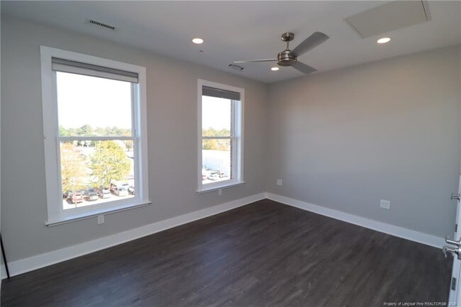 Building Photo - 145 S Main St