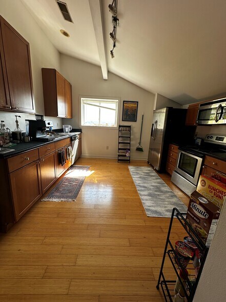 Building Photo - 635 Kress Aly