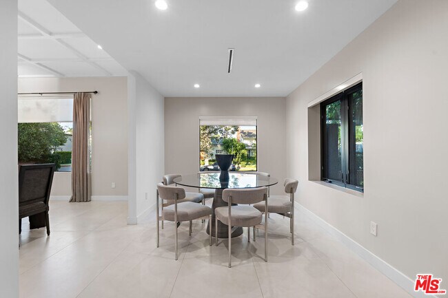 Building Photo - 201 S Bedford Dr