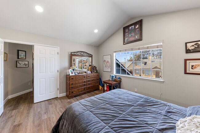 Building Photo - 907 Shadywood Cir