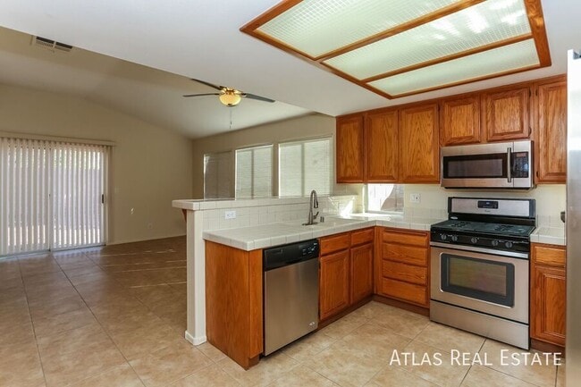Building Photo - 5408 Ravana Ave