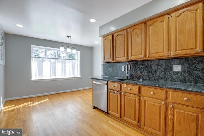Building Photo - 1208 Forestwood Dr