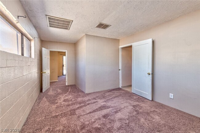 Building Photo - 1816 Merze Ave
