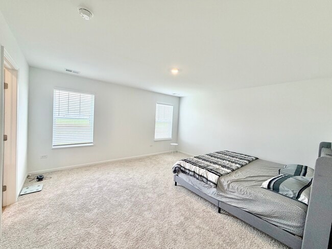 Building Photo - 331 Red Oak Cir