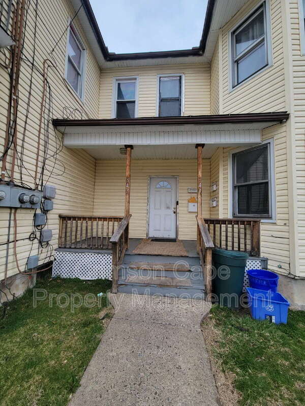 Building Photo - 341 Hughes St