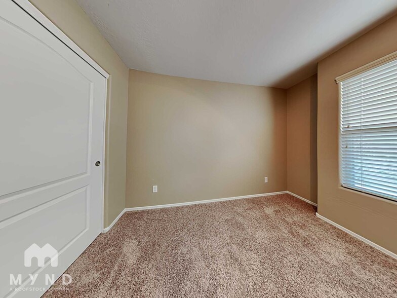 Building Photo - 9924 E Edgewood Ave