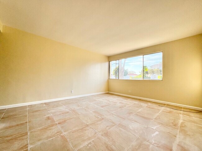 Building Photo - 135 N Hillcrest Blvd