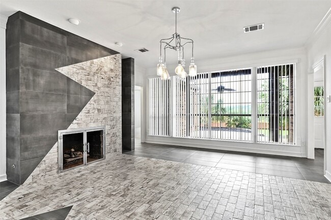 Building Photo - 545 Oak Hill Dr