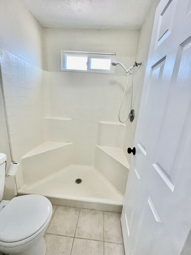 Building Photo - Adorable 3-BR Home in Red Cliffs Area