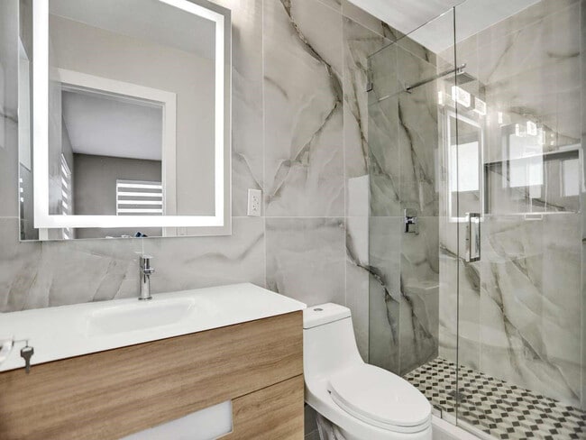 Building Photo - 491 SE 23rd Ave