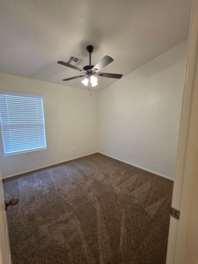 Building Photo - Single Story Large 4 bedroom- Maricopa