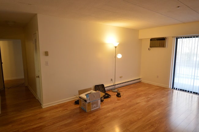 Building Photo - 125 Pleasant St