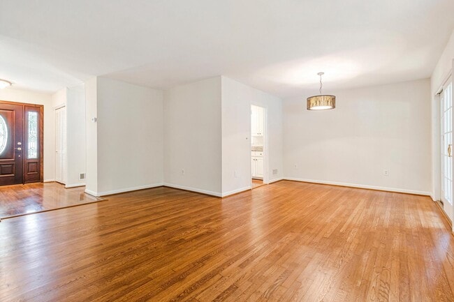 Building Photo - 4601 Wood Dr