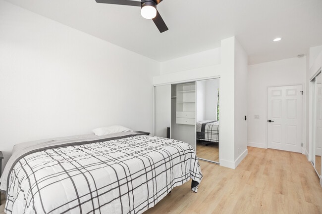 Building Photo - 31 Oak Knolls